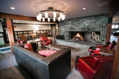 Lounge by the Fireplace